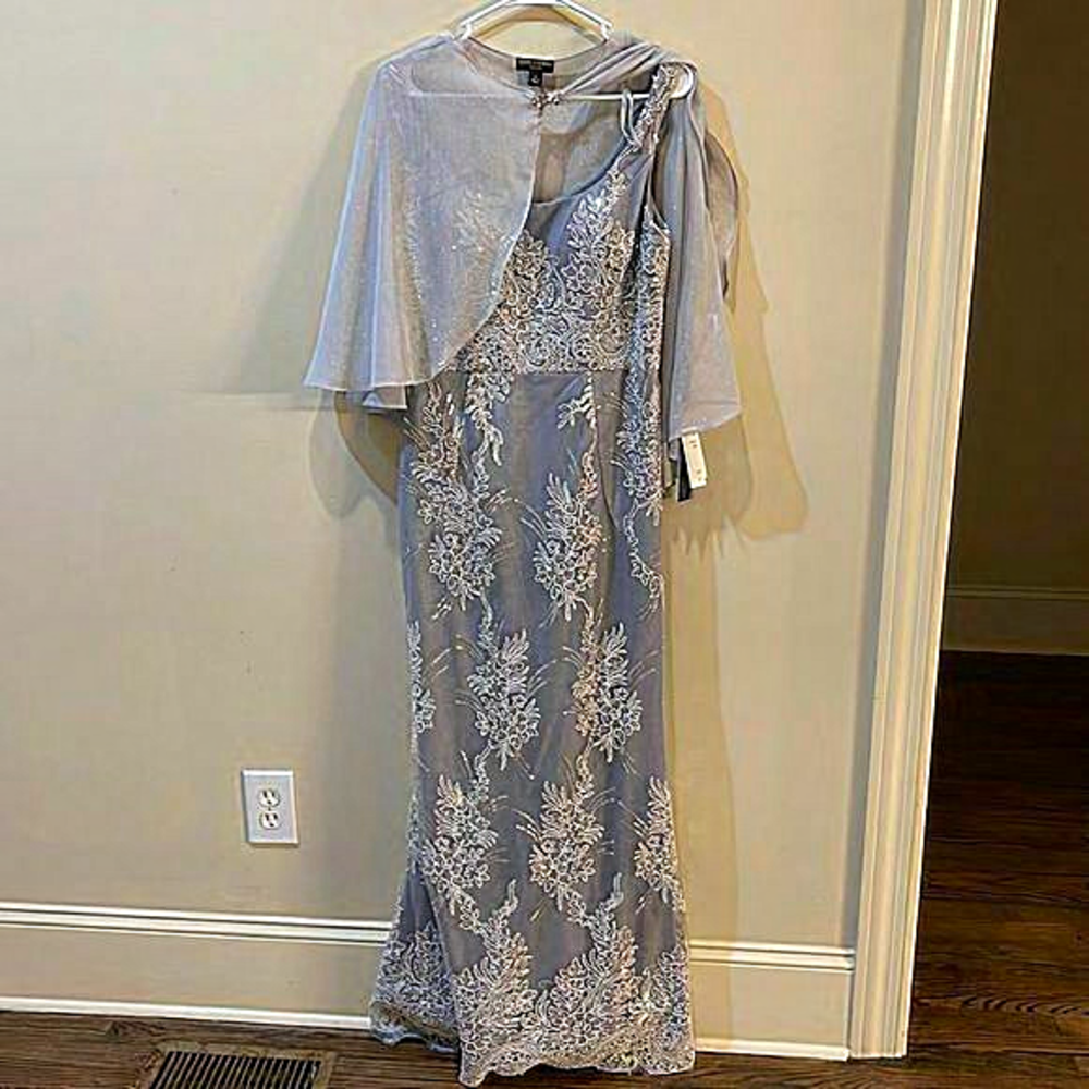 Ignite‎ Evenings formal long dress. Grey. Size 8.